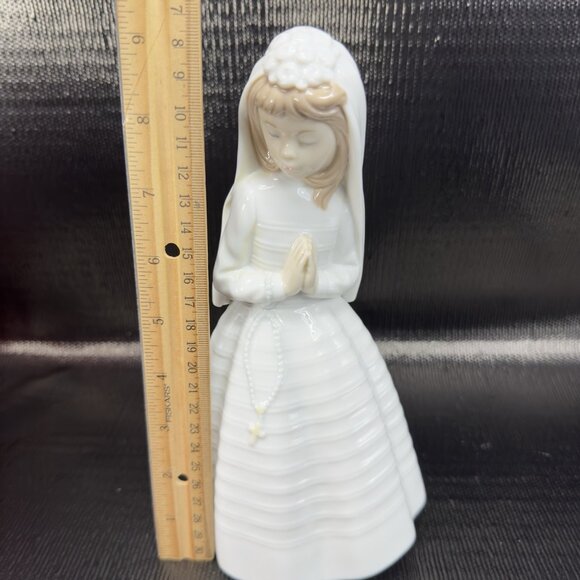 Nao by Lladro First Communion Praying Girl Rosary Figurine Fine Porcelain Figure - Picture 7 of 13